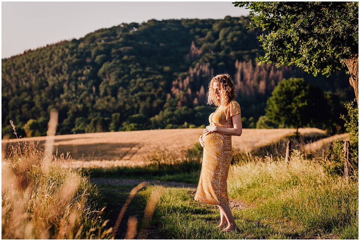 Fotograf Hattingen Babybauchfotos Babybauchshooting Natur Sonnenuntergang