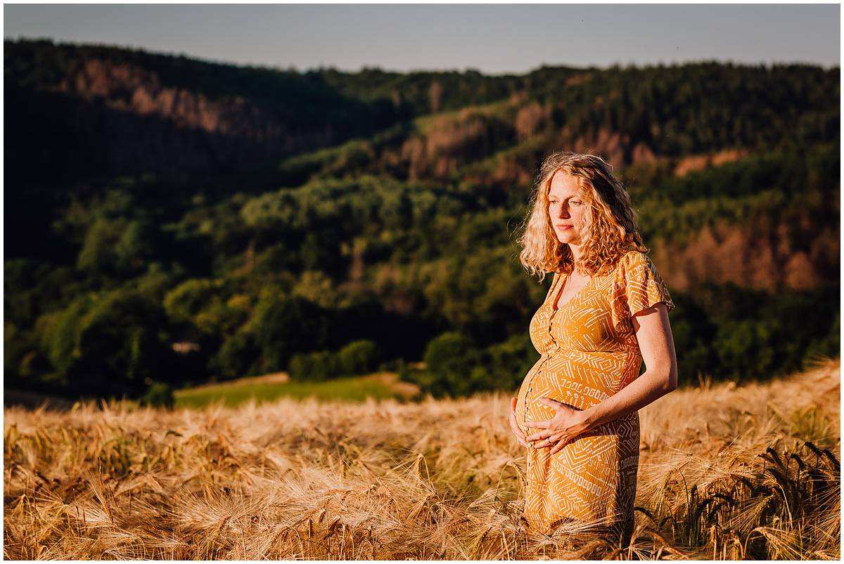 Fotograf Hattingen Babybauchfotos Babybauchshooting Natur Sonnenuntergang