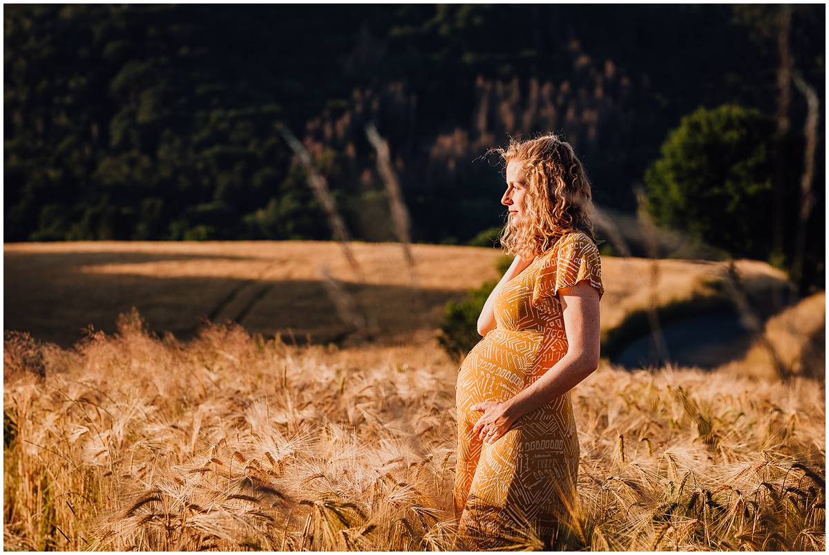 Fotograf Hattingen Babybauchfotos Babybauchshooting Natur Sonnenuntergang