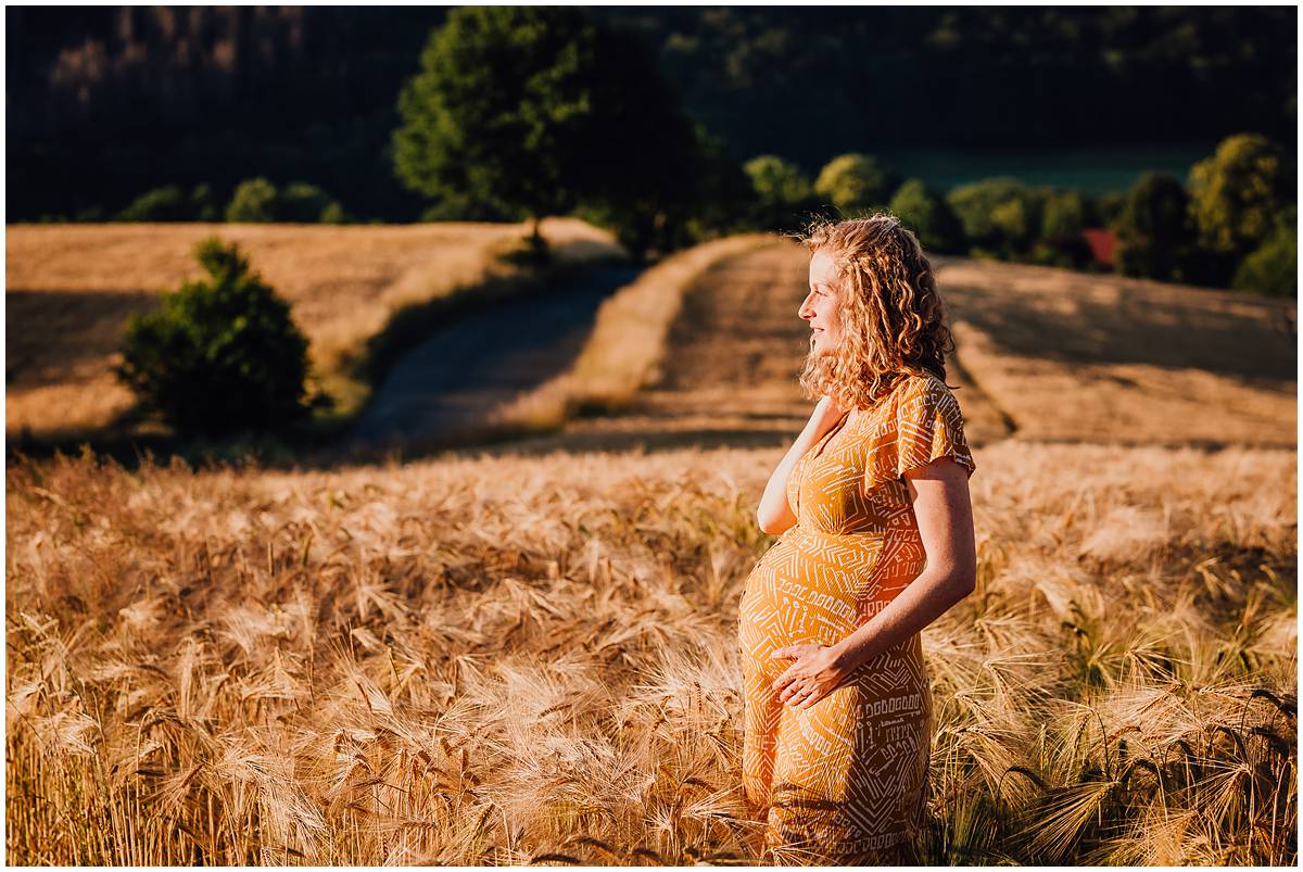 Fotograf Hattingen Babybauchfotos Babybauchshooting Natur Sonnenuntergang