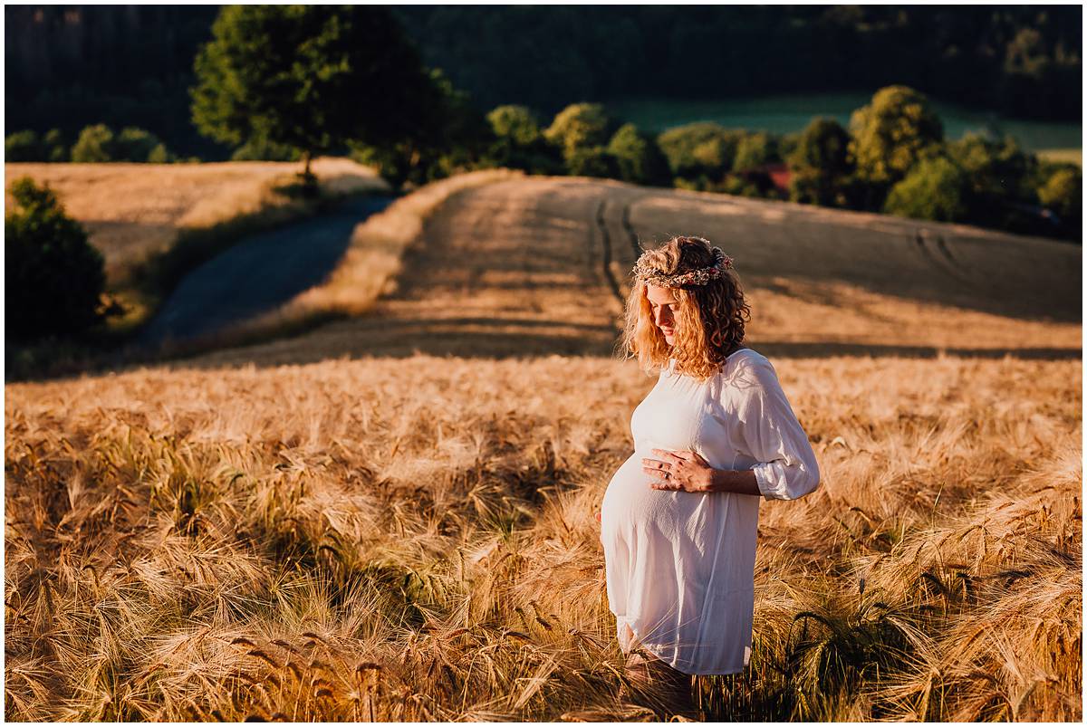 Fotograf Hattingen Babybauchfotos Babybauchshooting Natur Sonnenuntergang