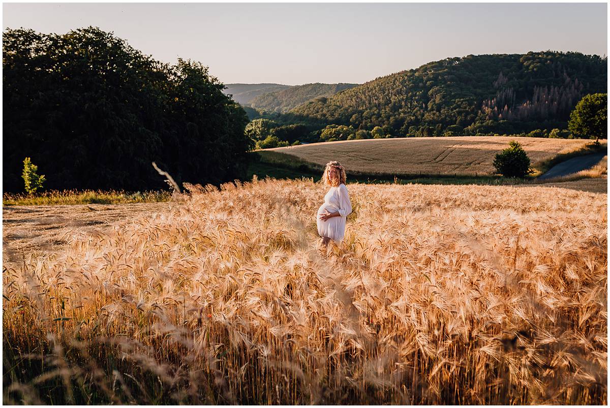 Fotograf Hattingen Babybauchfotos Babybauchshooting Natur Sonnenuntergang