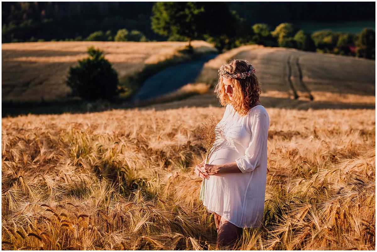 Fotograf Hattingen Babybauchfotos Babybauchshooting Natur Sonnenuntergang