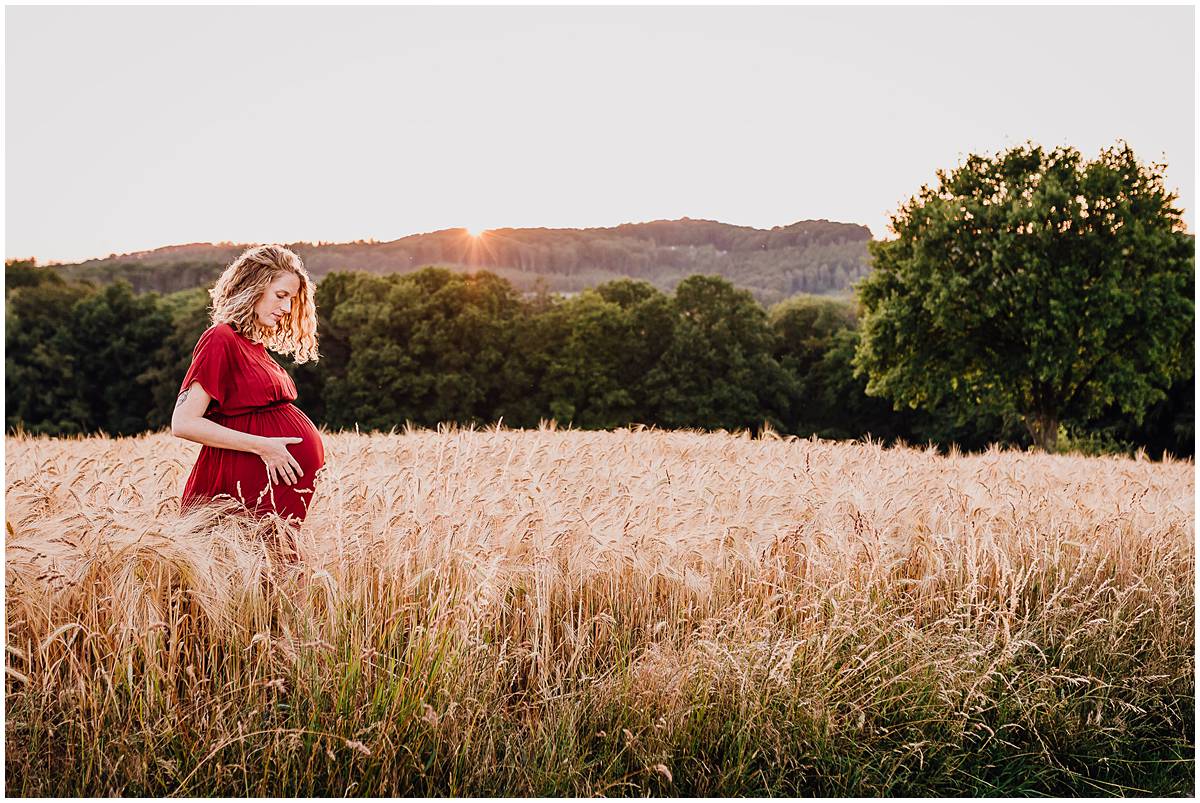 Fotograf Hattingen Babybauchfotos Babybauchshooting Natur Sonnenuntergang