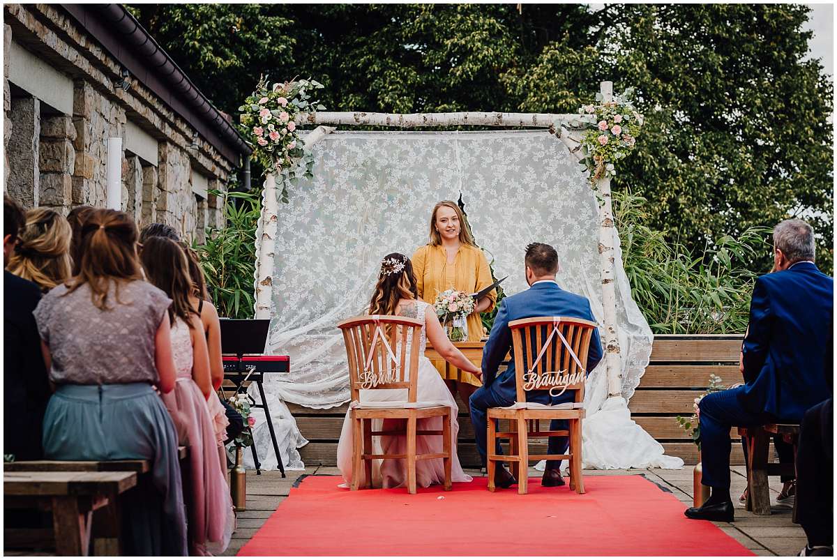 Hochzeitsfotograf Bochum Sommerhochzeit Corona draussen freie Trauung Kemnader See Seeblick Bochum