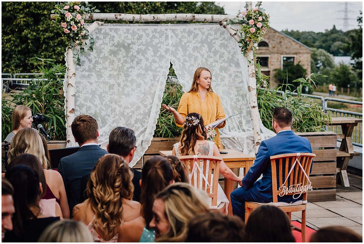 Hochzeitsfotograf Bochum Sommerhochzeit Corona draussen freie Trauung Kemnader See Seeblick Bochum