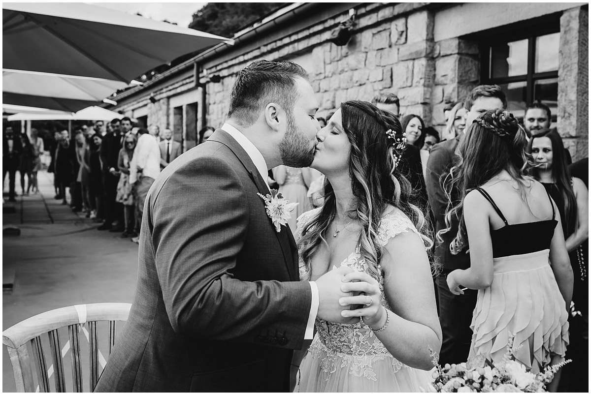 Hochzeitsfotograf Bochum Sommerhochzeit Corona draussen freie Trauung Kemnader See Seeblick Bochum