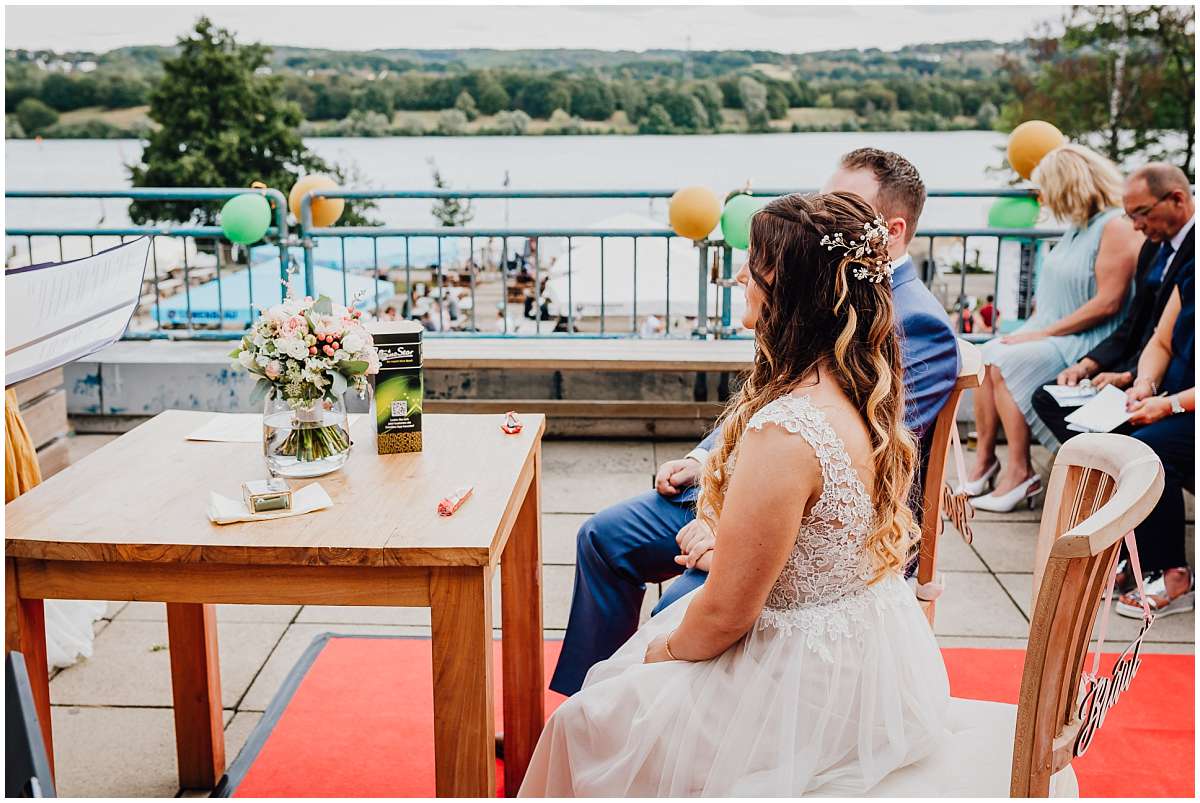 Hochzeitsfotograf Bochum Sommerhochzeit Corona draussen freie Trauung Kemnader See Seeblick Bochum