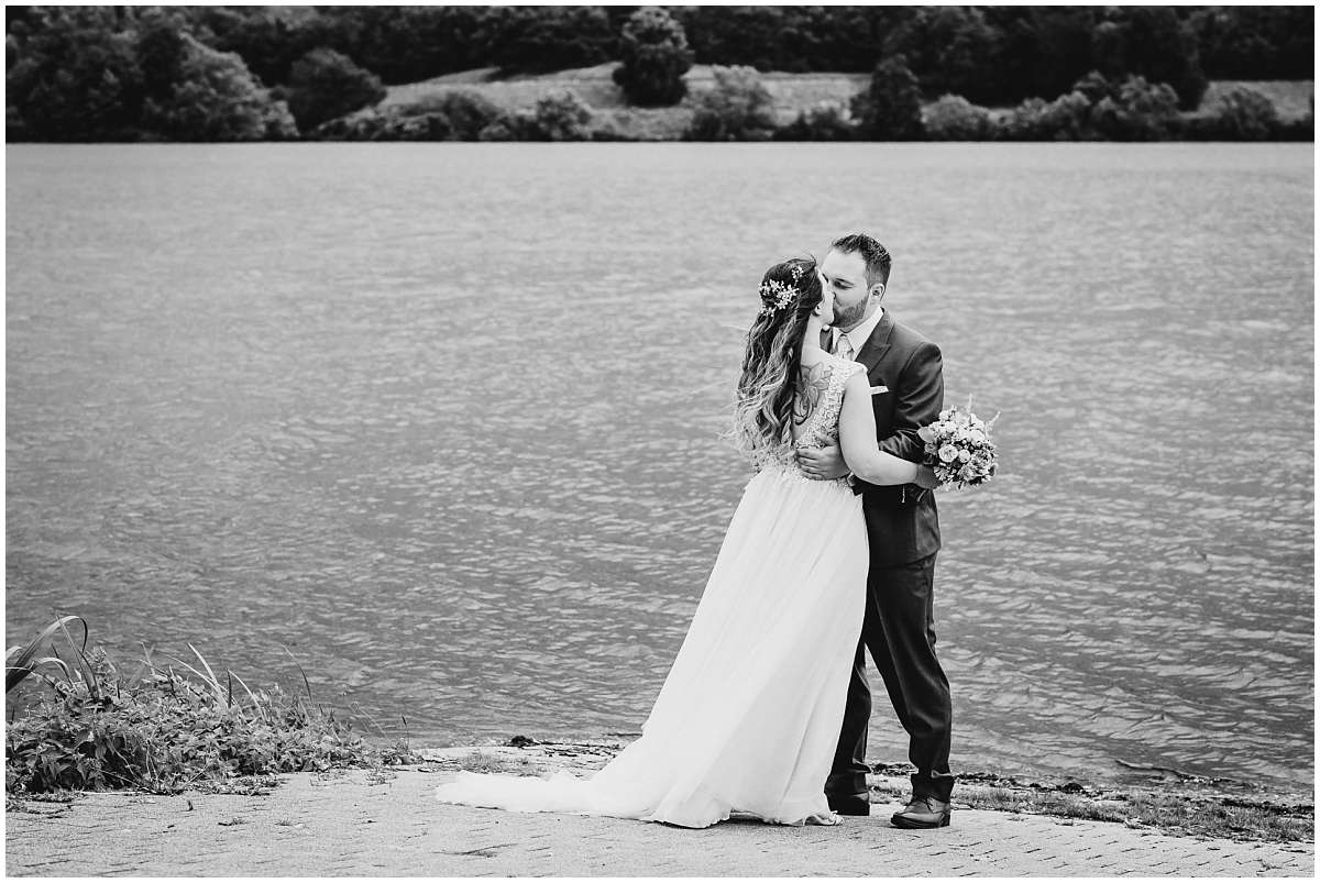 Hochzeitsfotograf Bochum Sommerhochzeit Corona draussen freie Trauung Kemnader See Seeblick Bochum Brautpaarfotos Brautpaarshooting