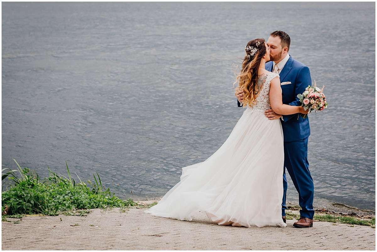 Hochzeitsfotograf Bochum Sommerhochzeit Corona draussen freie Trauung Kemnader See Seeblick Bochum Brautpaarfotos Brautpaarshooting