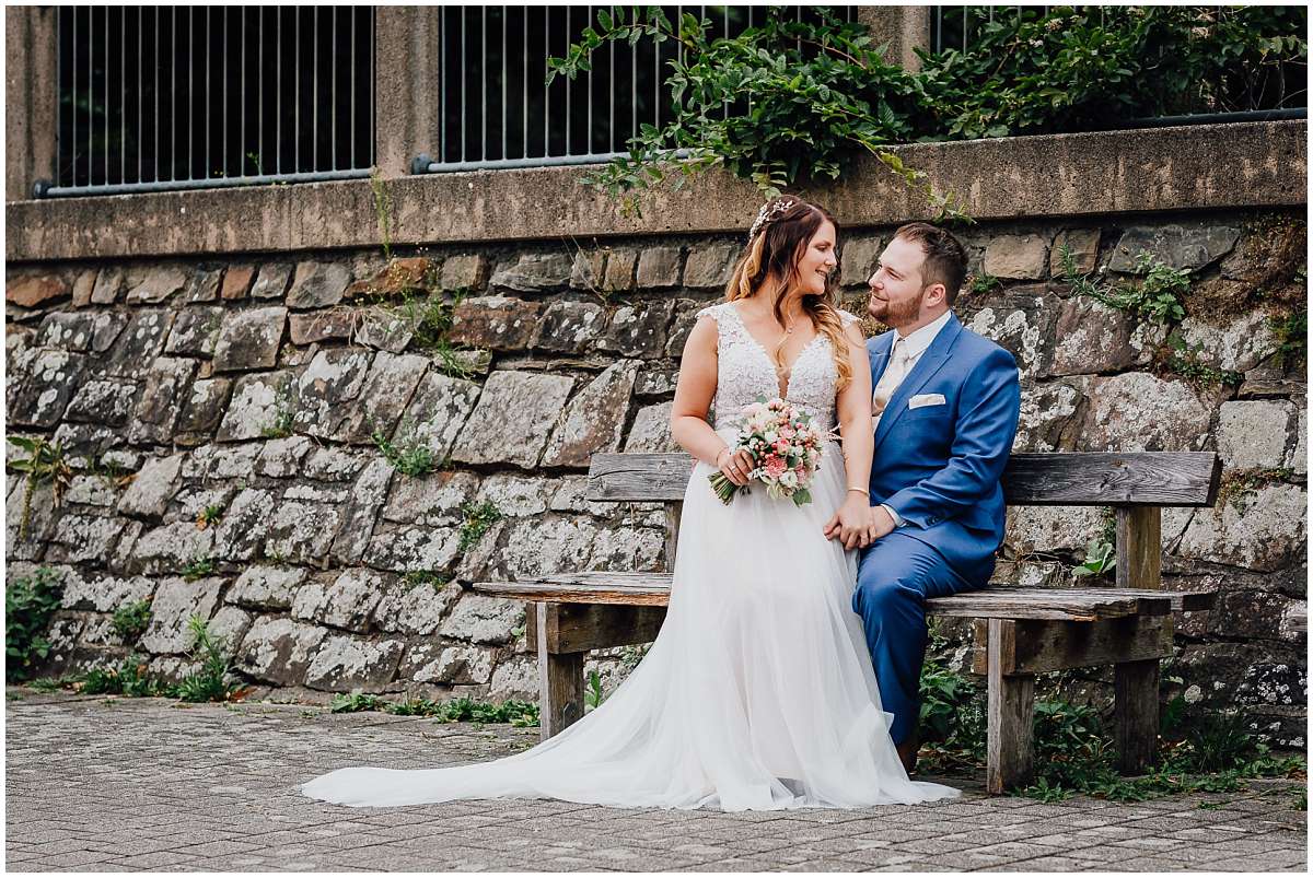 Hochzeitsfotograf Bochum Sommerhochzeit Corona draussen freie Trauung Kemnader See Seeblick Bochum Brautpaarfotos Brautpaarshooting