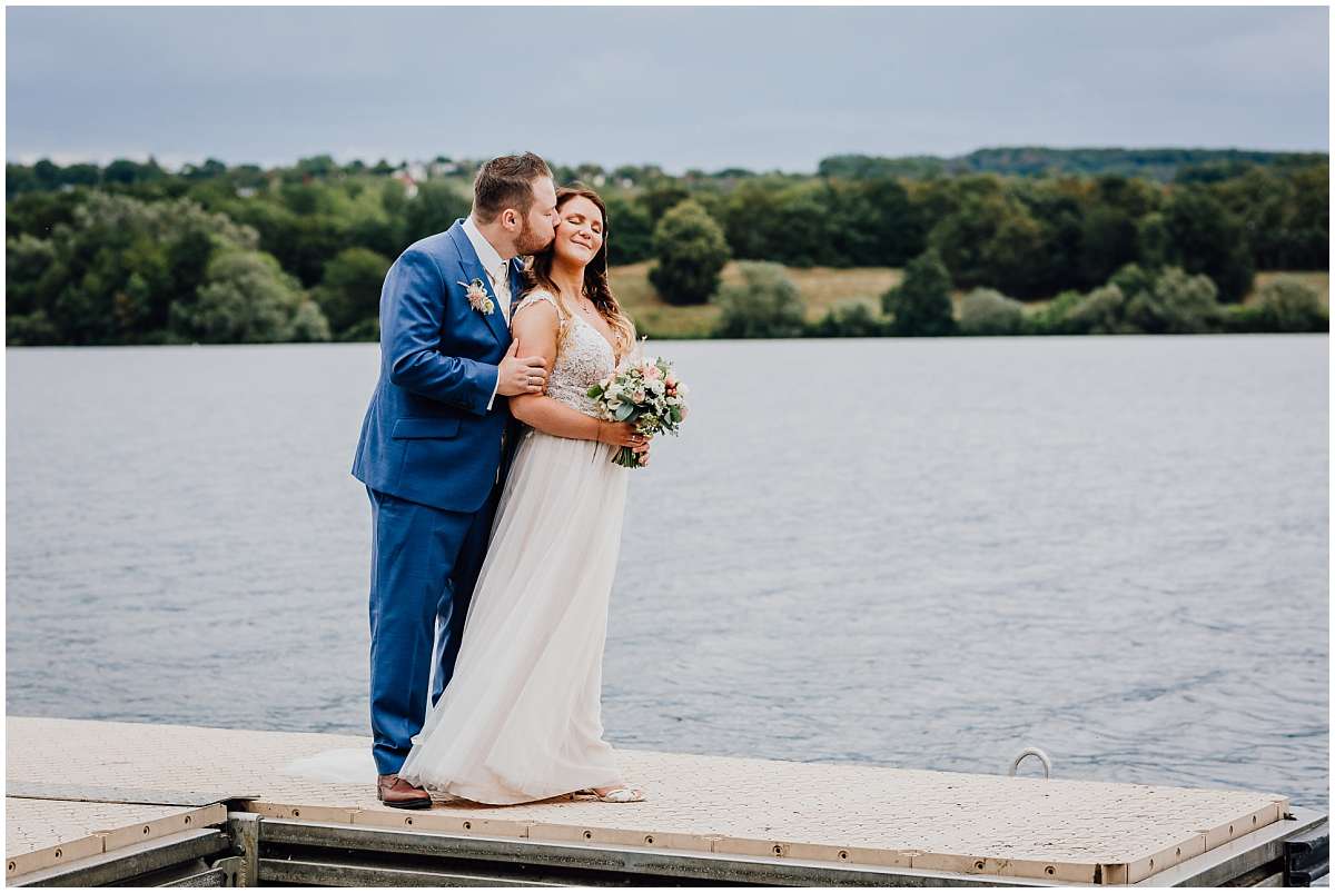 Hochzeitsfotograf Bochum Sommerhochzeit Corona draussen freie Trauung Kemnader See Seeblick Bochum Brautpaarfotos Brautpaarshooting