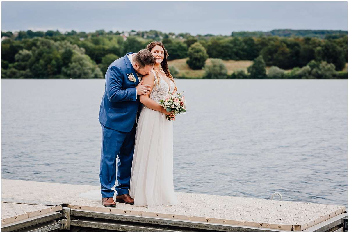 Hochzeitsfotograf Bochum Sommerhochzeit Corona draussen freie Trauung Kemnader See Seeblick Bochum Brautpaarfotos Brautpaarshooting