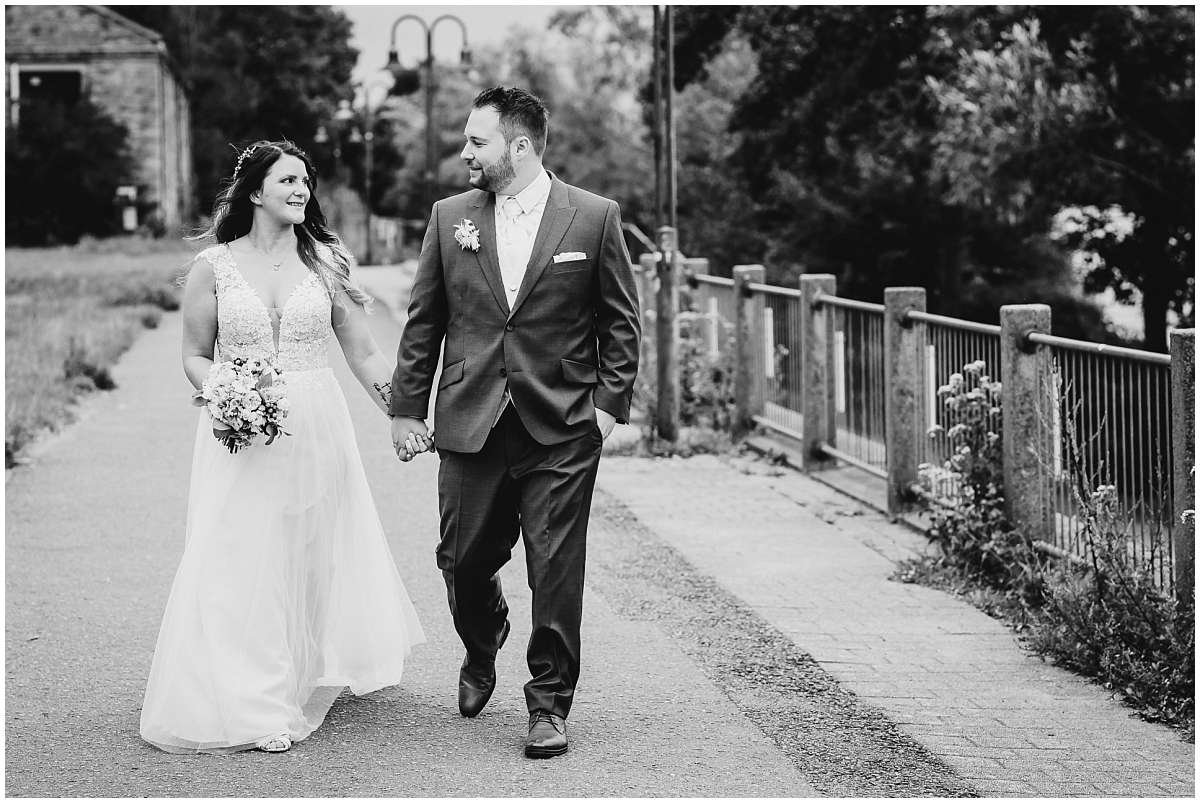 Hochzeitsfotograf Bochum Sommerhochzeit Corona draussen freie Trauung Kemnader See Seeblick Bochum Brautpaarfotos Brautpaarshooting