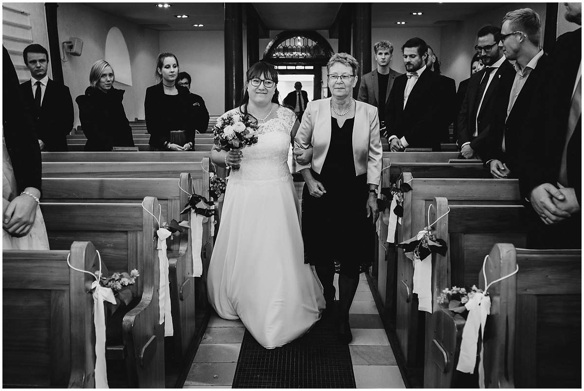 Hochzeitsfotograf Dinslaken Lesbische Hochzeit Frauenhochzeit gleichgeschlechtliche Ehe kirchliche Trauung Dorfkirche Hiesfeld Dinslaken