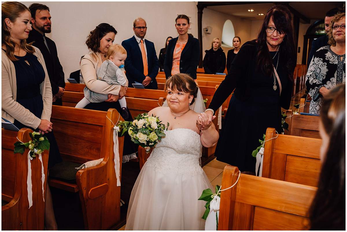 Hochzeitsfotograf Dinslaken Lesbische Hochzeit Frauenhochzeit gleichgeschlechtliche Ehe kirchliche Trauung Dorfkirche Hiesfeld Dinslaken