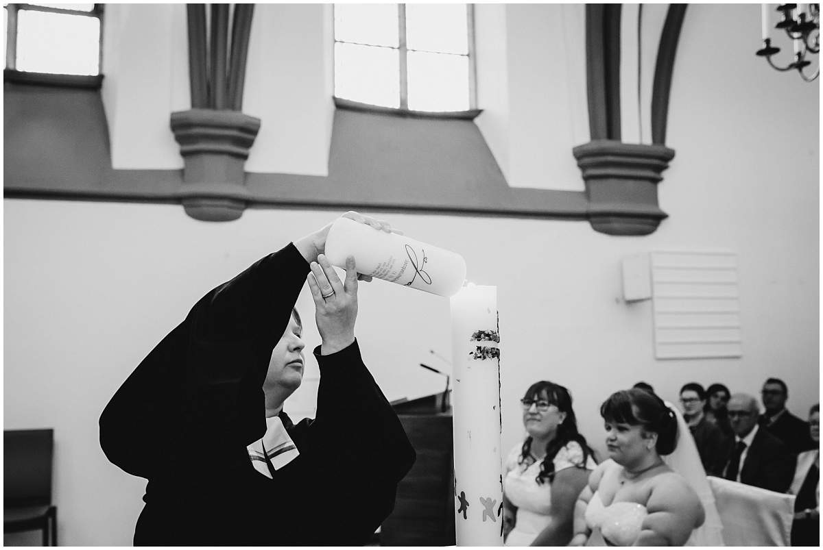 Hochzeitsfotograf Dinslaken Lesbische Hochzeit Frauenhochzeit gleichgeschlechtliche Ehe kirchliche Trauung Dorfkirche Hiesfeld Dinslaken