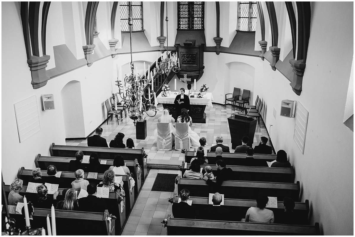 Hochzeitsfotograf Dinslaken Lesbische Hochzeit Frauenhochzeit gleichgeschlechtliche Ehe kirchliche Trauung Dorfkirche Hiesfeld Dinslaken