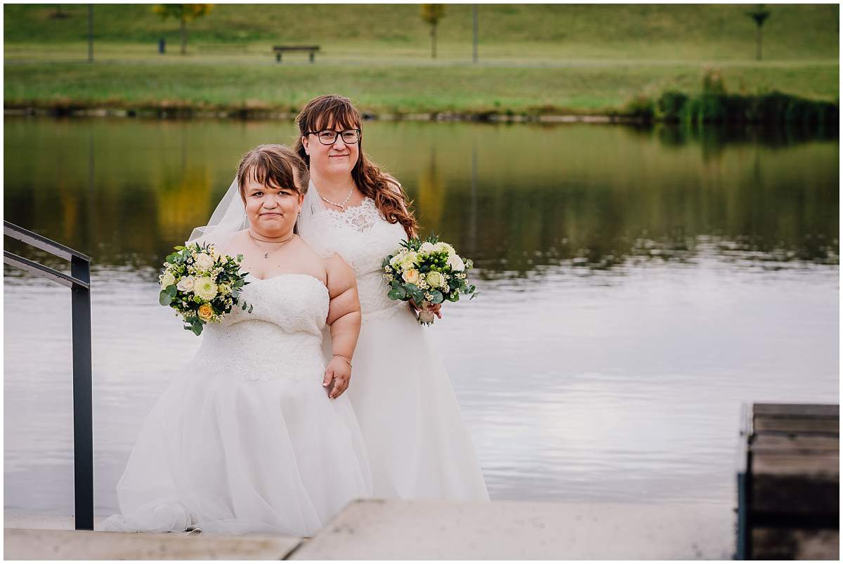 Hochzeitsfotograf Dinslaken Lesbische Hochzeit Frauenhochzeit gleichgeschlechtliche Ehe Brautpaarfotos zwei Bräute Bergpark Lohberg Dinslaken