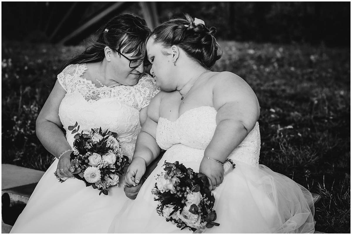 Hochzeitsfotograf Dinslaken Lesbische Hochzeit Frauenhochzeit gleichgeschlechtliche Ehe Brautpaarfotos zwei Bräute Bergpark Lohberg Dinslaken