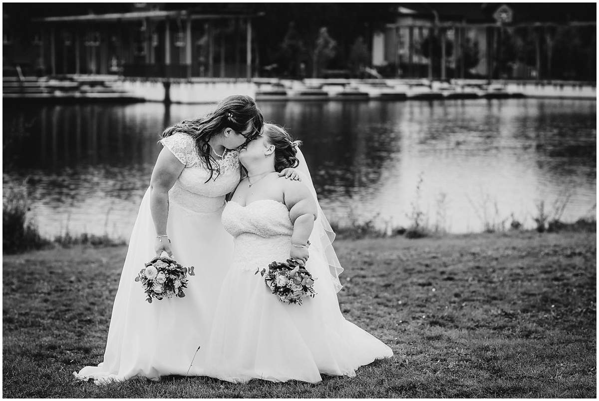 Hochzeitsfotograf Dinslaken Lesbische Hochzeit Frauenhochzeit gleichgeschlechtliche Ehe Brautpaarfotos zwei Bräute Bergpark Lohberg Dinslaken