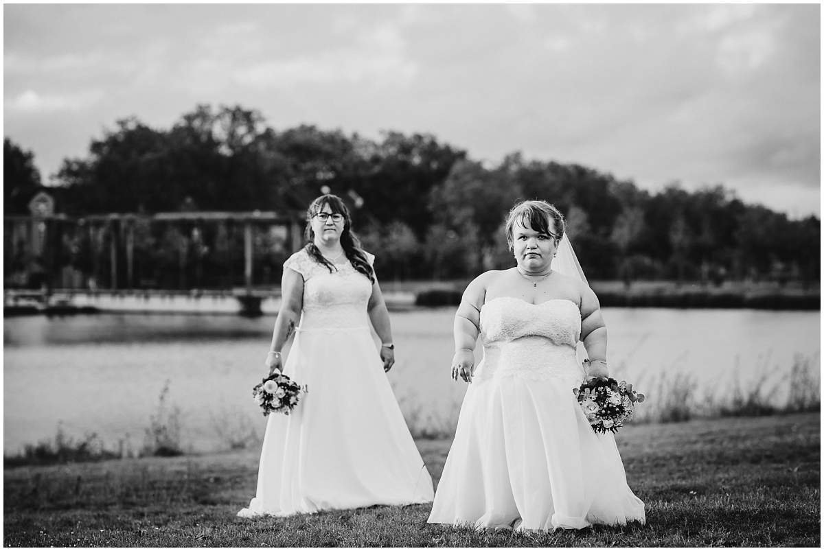 Hochzeitsfotograf Dinslaken Lesbische Hochzeit Frauenhochzeit gleichgeschlechtliche Ehe Brautpaarfotos zwei Bräute Bergpark Lohberg Dinslaken