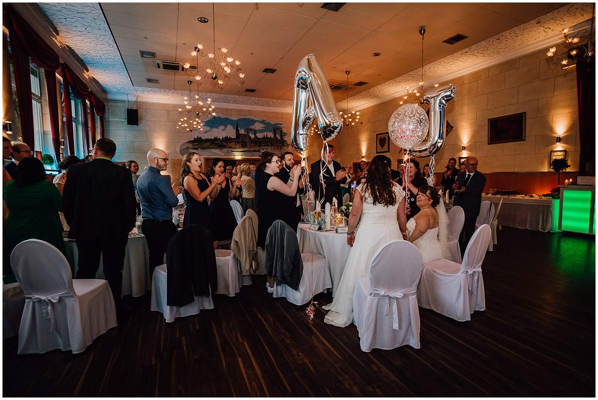 Hochzeitsfotograf Dinslaken Lesbische Hochzeit Frauenhochzeit gleichgeschlechtliche Ehe Hochzeitsfeier Opgen-Rheins Zum Johanniter Duisburg