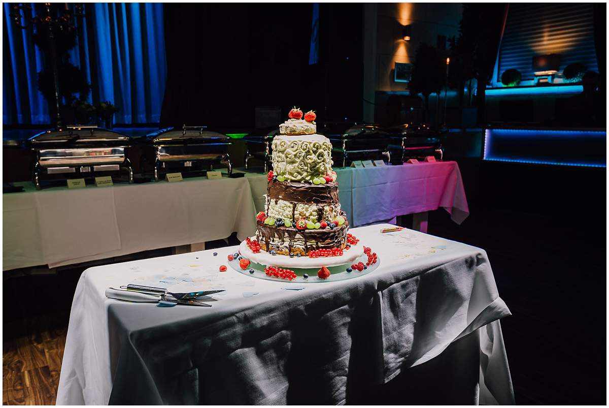 Hochzeitsfotograf Dinslaken Lesbische Hochzeit Frauenhochzeit gleichgeschlechtliche Ehe Hochzeitsfeier Opgen-Rheins Zum Johanniter Duisburg Hochzeitstorte