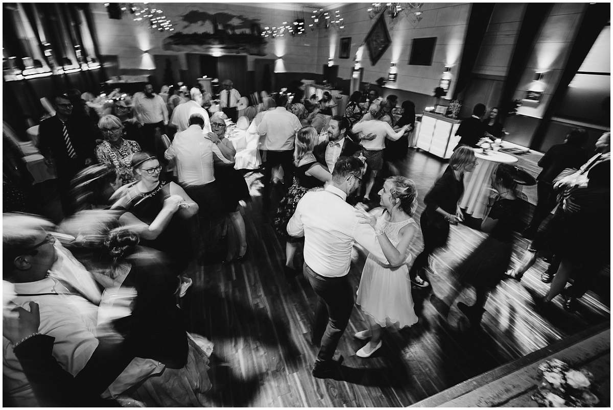 Hochzeitsfotograf Dinslaken Lesbische Hochzeit Frauenhochzeit gleichgeschlechtliche Ehe Hochzeitsfeier Opgen-Rheins Zum Johanniter Duisburg Hochzeitsparty Partyfotos