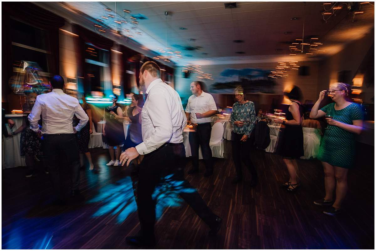 Hochzeitsfotograf Dinslaken Lesbische Hochzeit Frauenhochzeit gleichgeschlechtliche Ehe Hochzeitsfeier Opgen-Rheins Zum Johanniter Duisburg Hochzeitsparty Partyfotos