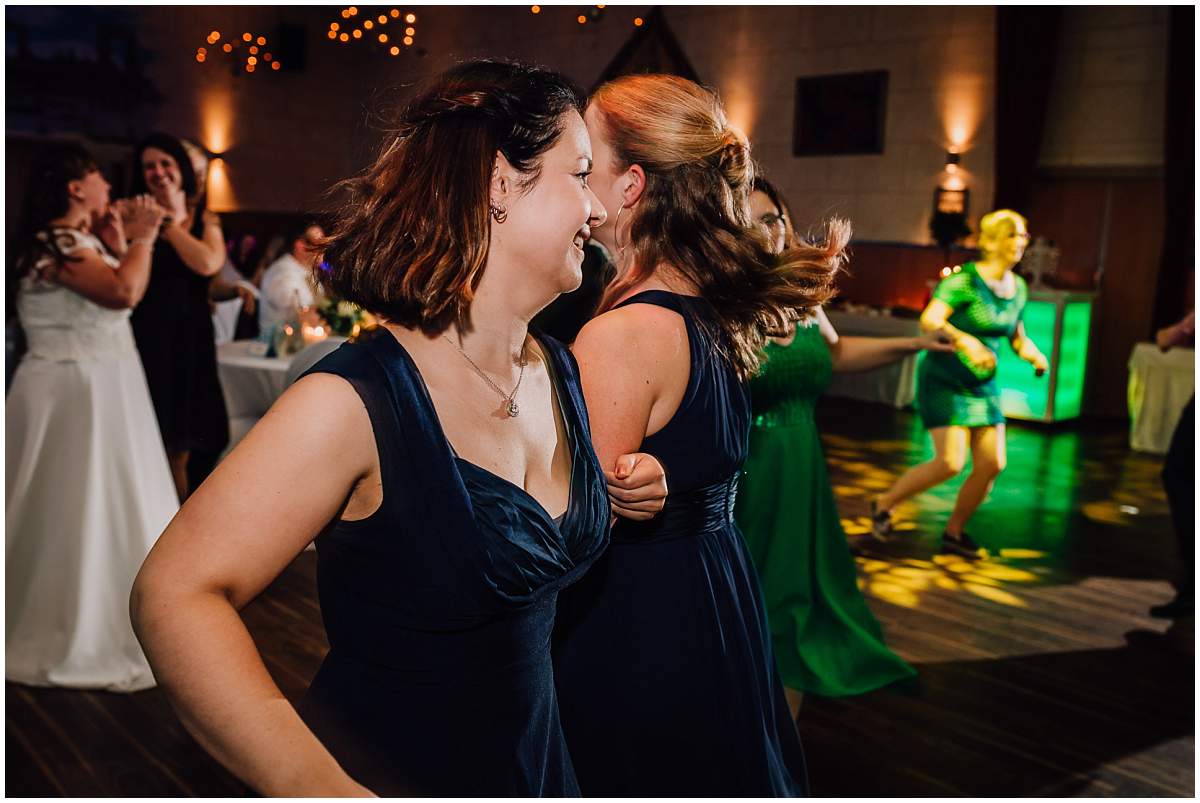 Hochzeitsfotograf Dinslaken Lesbische Hochzeit Frauenhochzeit gleichgeschlechtliche Ehe Hochzeitsfeier Opgen-Rheins Zum Johanniter Duisburg Hochzeitsparty Partyfotos