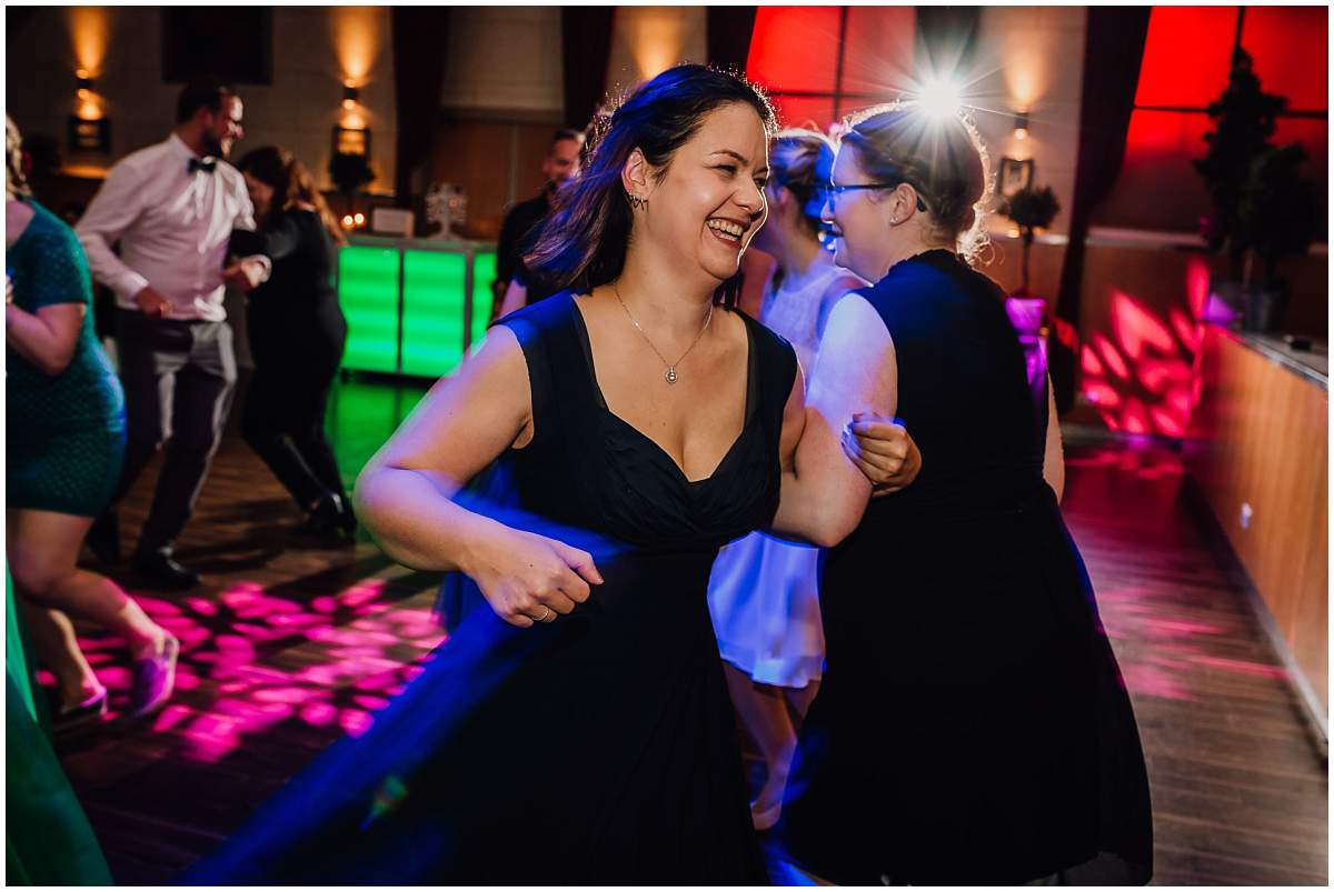 Hochzeitsfotograf Dinslaken Lesbische Hochzeit Frauenhochzeit gleichgeschlechtliche Ehe Hochzeitsfeier Opgen-Rheins Zum Johanniter Duisburg Hochzeitsparty Partyfotos