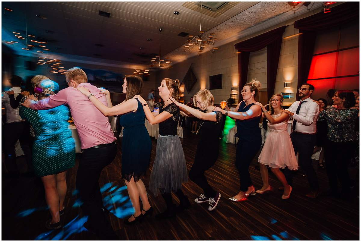 Hochzeitsfotograf Dinslaken Lesbische Hochzeit Frauenhochzeit gleichgeschlechtliche Ehe Hochzeitsfeier Opgen-Rheins Zum Johanniter Duisburg Hochzeitsparty Partyfotos