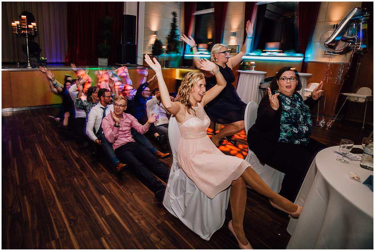 Hochzeitsfotograf Dinslaken Lesbische Hochzeit Frauenhochzeit gleichgeschlechtliche Ehe Hochzeitsfeier Opgen-Rheins Zum Johanniter Duisburg Hochzeitsparty Partyfotos