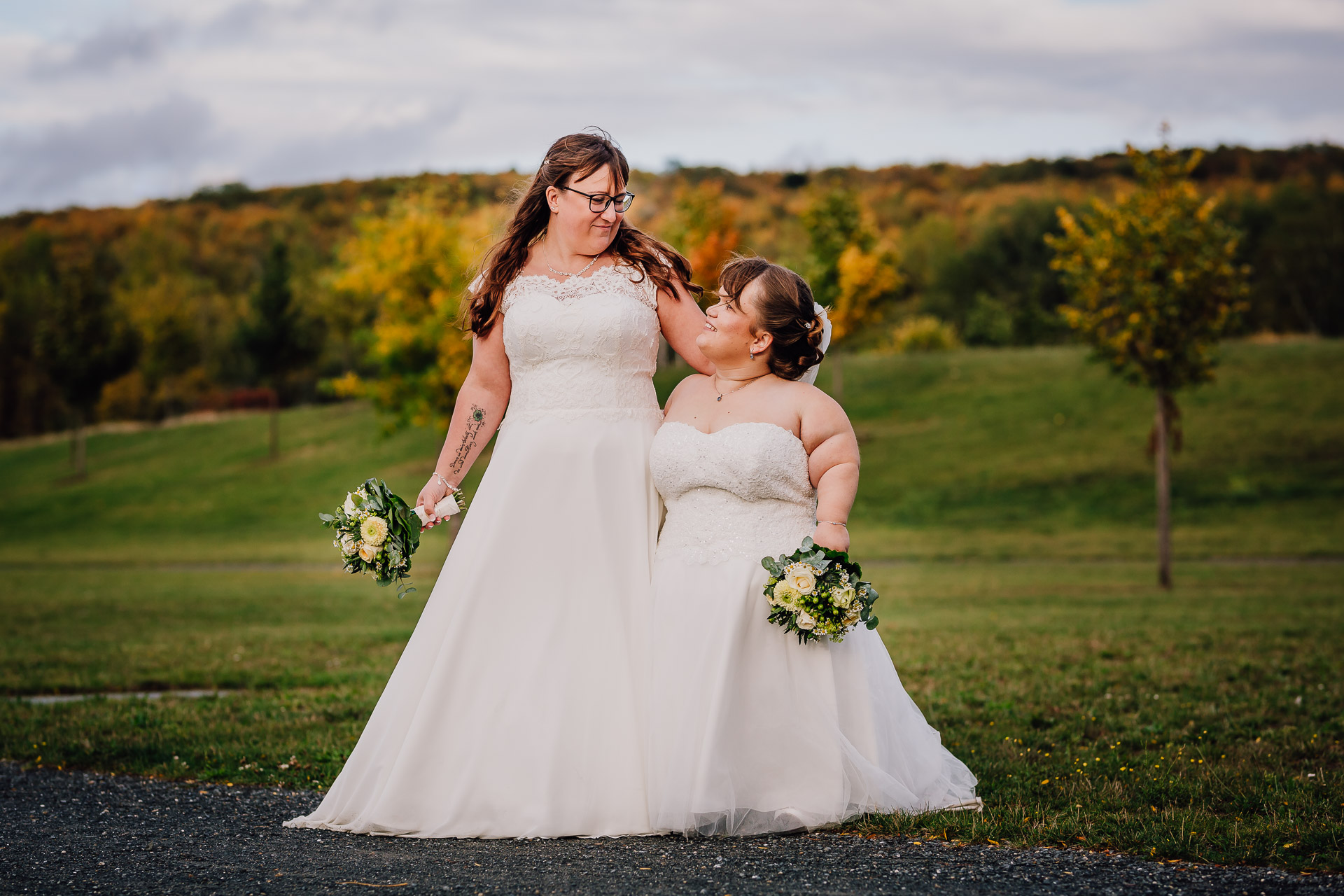 Lesbische Hochzeit mit kirchlicher Trauung in Dinslaken und Hochzeitsfeier in Duisburg