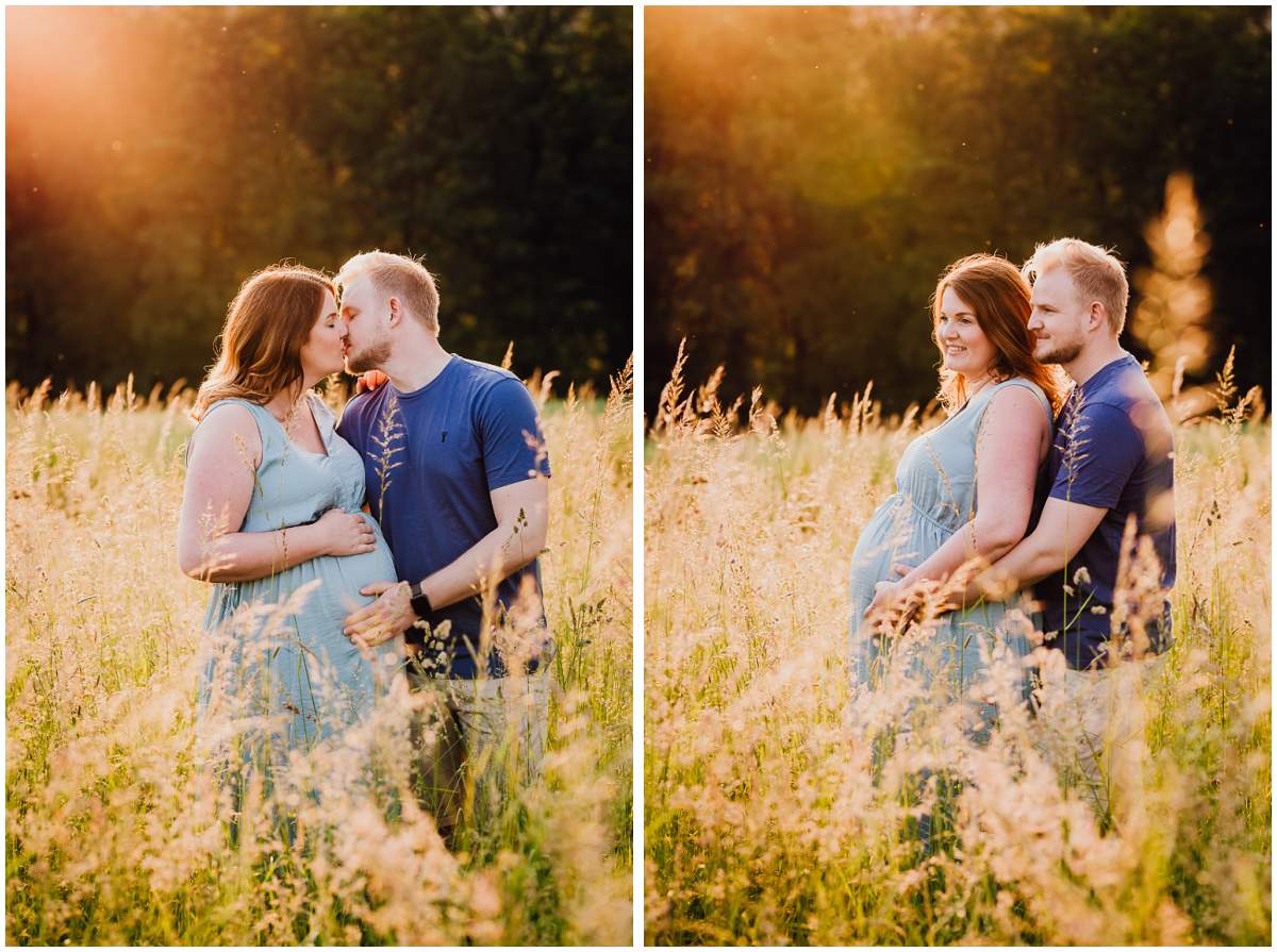 Natürliche und authentische Babybauchfotos mit Partner bei Sonnenuntergang in der freien Natur in Hattingen