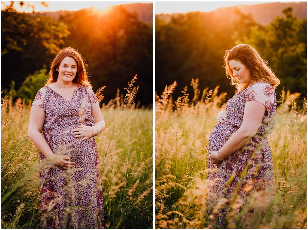 Natürliche und authentische Babybauchfotos mit Partner bei Sonnenuntergang in der freien Natur in Hattingen