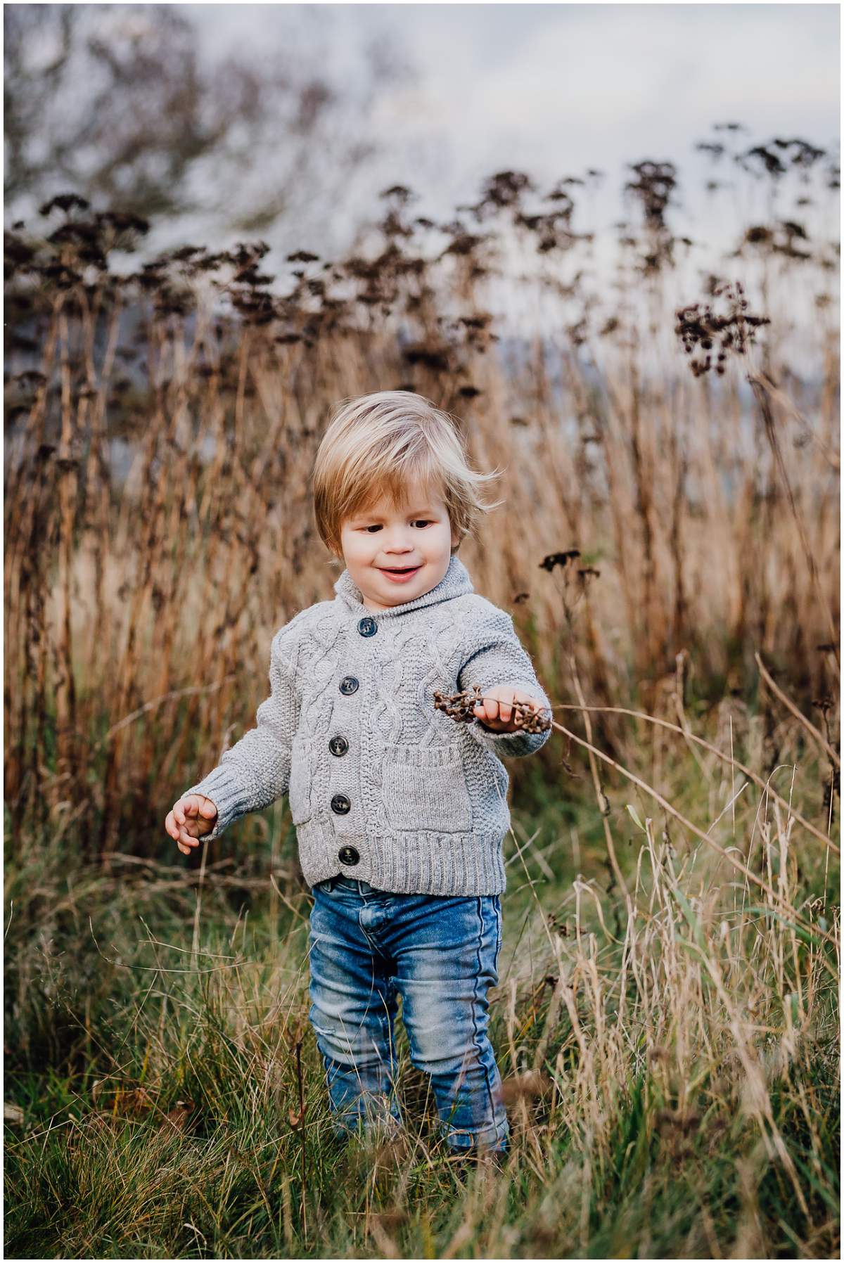 Herbstliches Familienshooting Familienfotos mit Kleinkind am Kemnader See in Hattingen