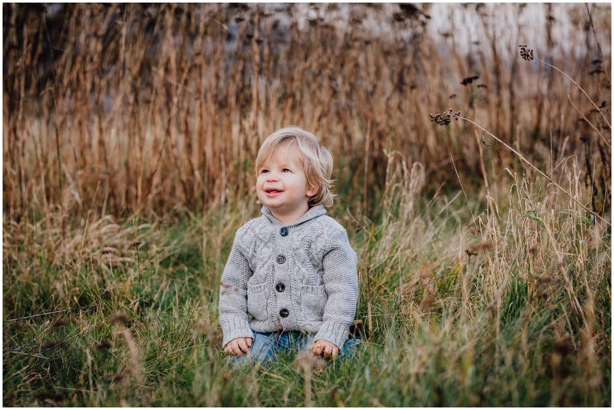 Herbstliches Familienshooting Familienfotos mit Kleinkind am Kemnader See in Hattingen