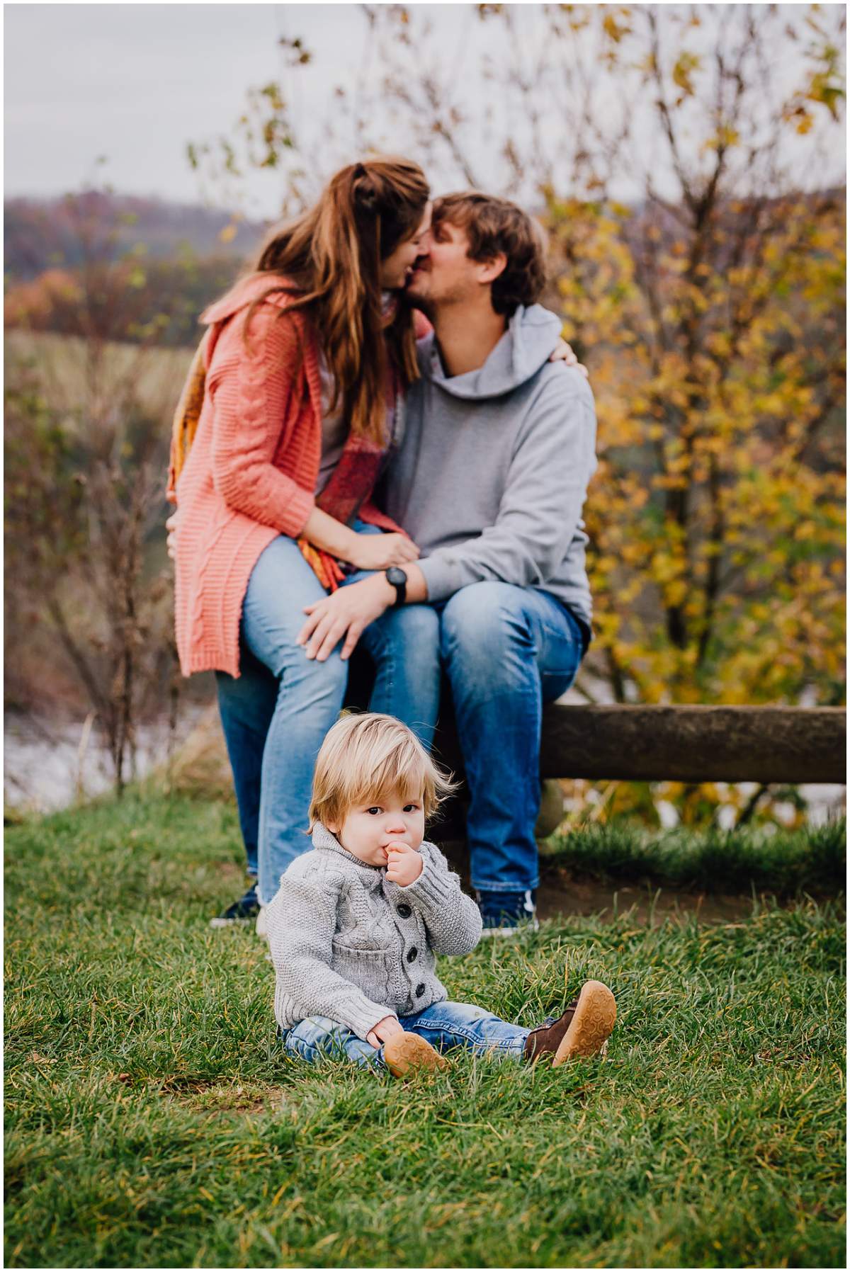 Herbstliches Familienshooting Familienfotos mit Kleinkind am Kemnader See in Hattingen