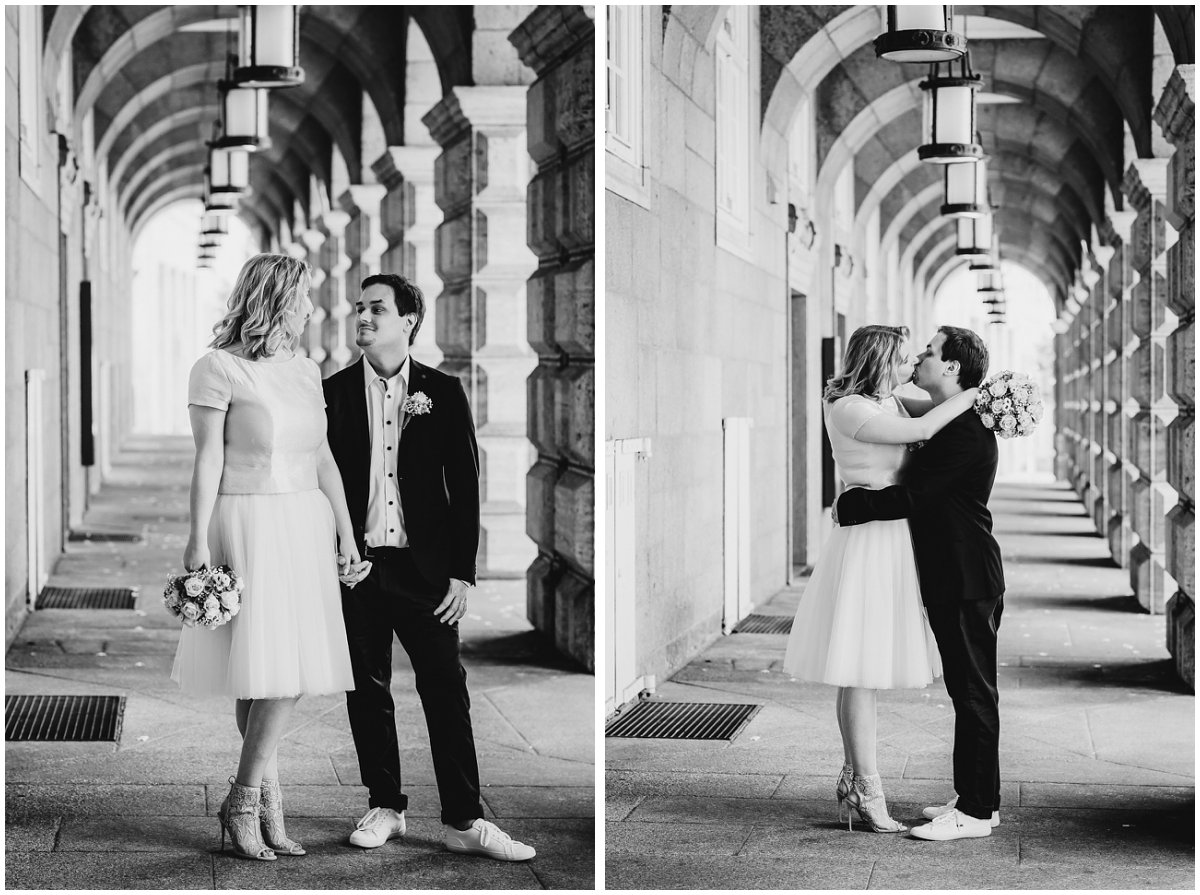 Brautpaarfotos zur standesamtlichen Hochzeit am Rathaus in Mülheim an der Ruhr