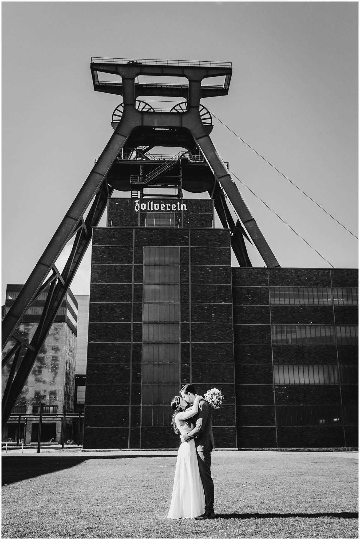 Brautpaarshooting auf Zeche Zollverein in Essen nach der standesamtlichen Trauung im Rathaus Essen-Kray