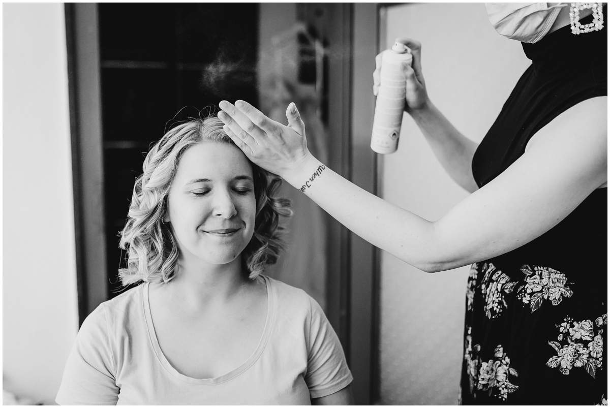 Getting Ready der Braut vor der kirchlichen Hochzeit in Mülheim an der Ruhr