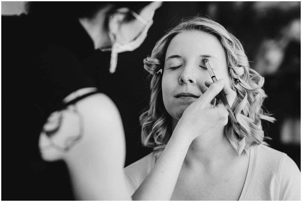 Getting Ready der Braut vor der kirchlichen Hochzeit in Mülheim an der Ruhr