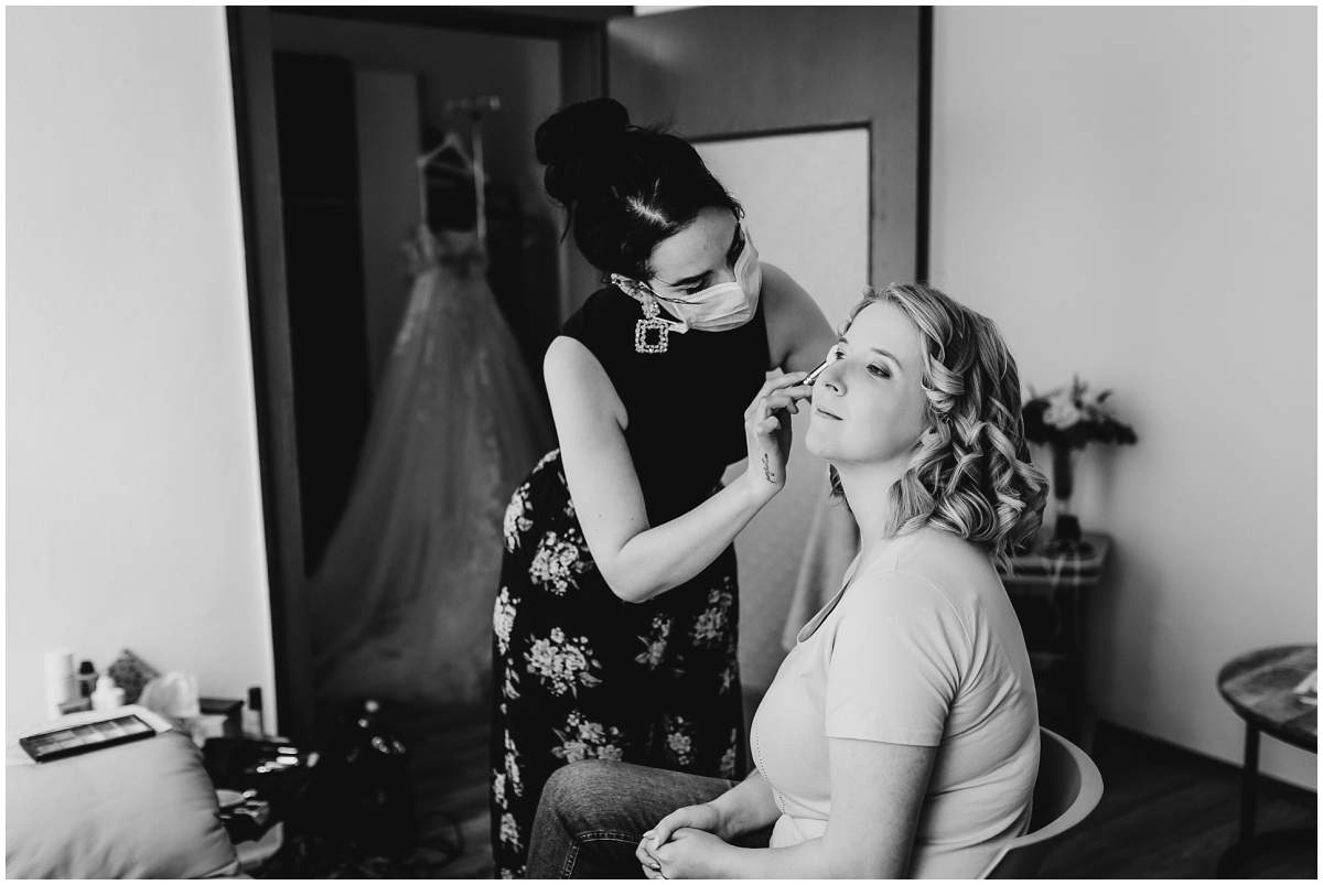 Getting Ready der Braut vor der kirchlichen Hochzeit in Mülheim an der Ruhr