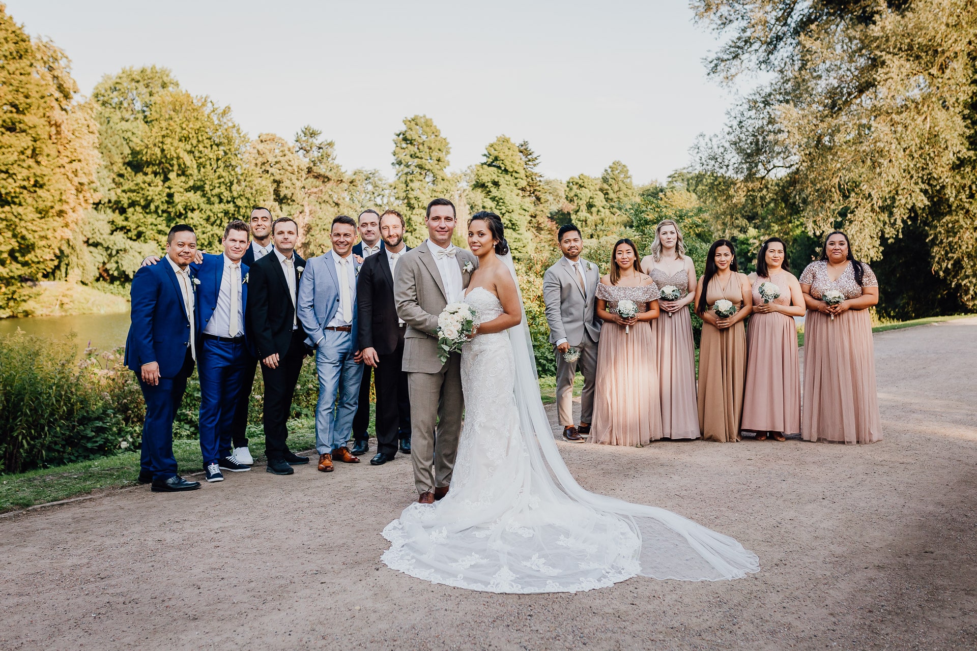 Hochzeitsfotograf Gelsenkirchen Schloss Berge Brautpaarshooting Bridemaids Groomsmen