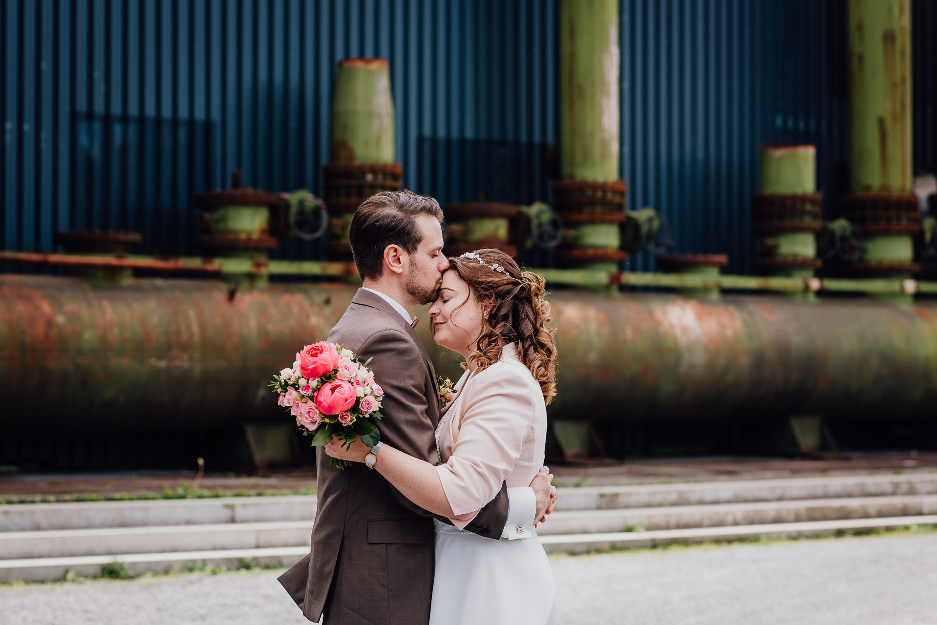 Hochzeitsfotograf Ruhrgebiet Brautpaarshooting an der Jahrhunderthalle im Westpark in Bochum