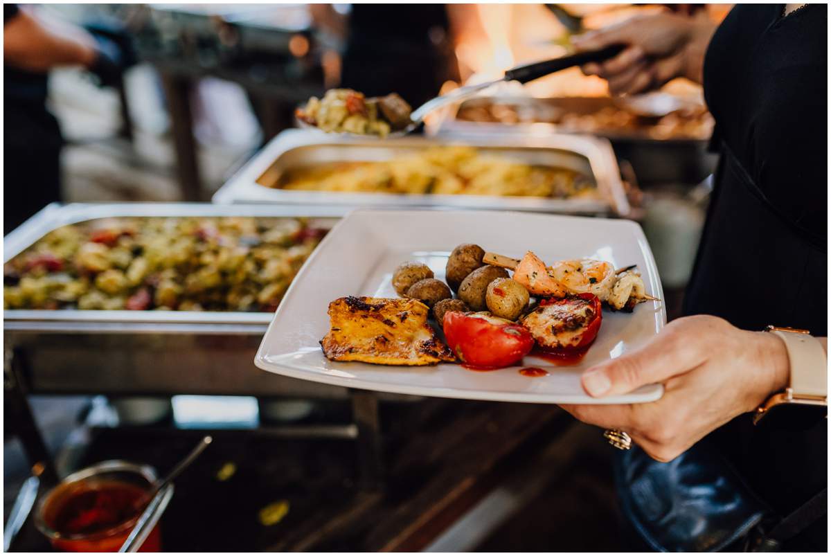 Freie Trauung in der Strandperle Düsseldorf Grill-Buffet