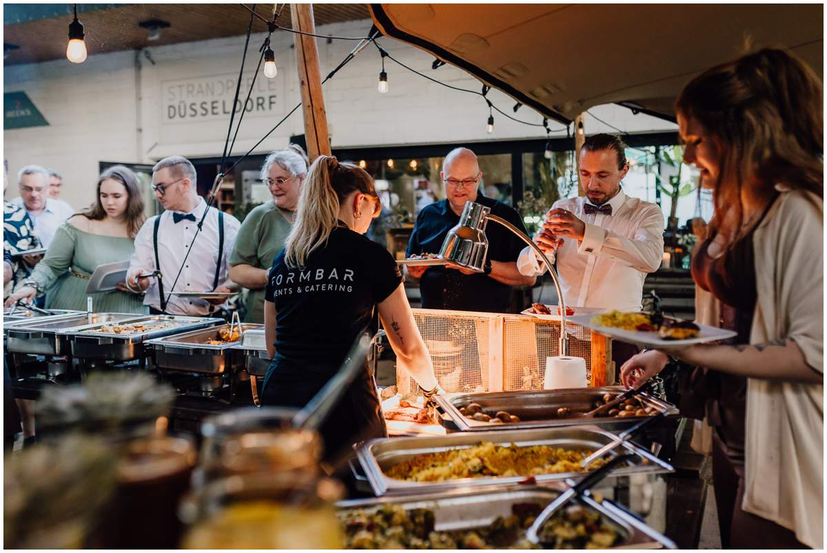 Freie Trauung in der Strandperle Düsseldorf Grill-Buffet